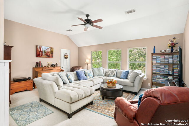 Listing photo id 18 for 8807 Brae Ridge