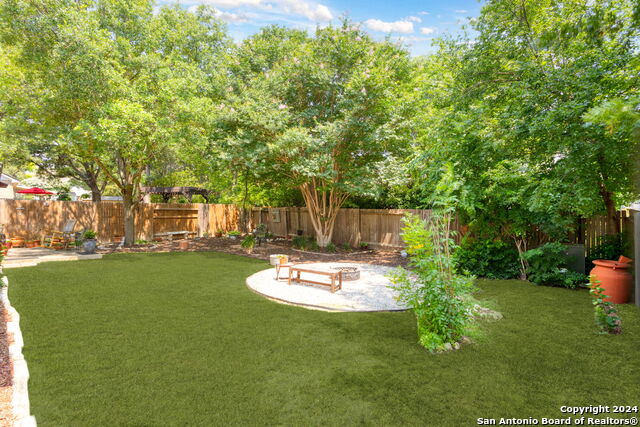 Listing photo id 24 for 8807 Brae Ridge