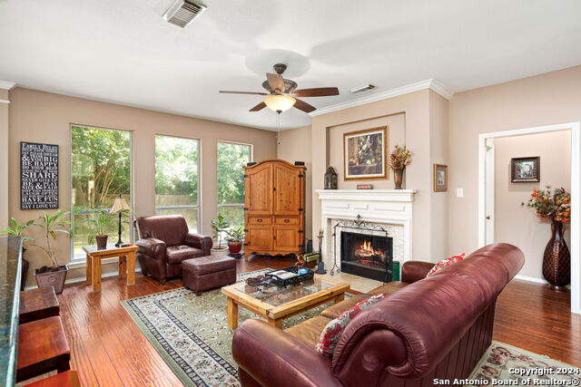 Listing photo id 4 for 8807 Brae Ridge