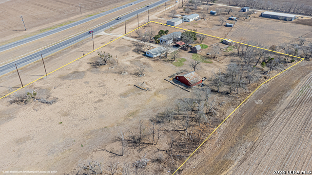 Listing photo id 11 for 3100 Hwy 90 E