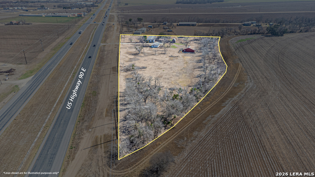 Listing photo id 13 for 3100 Hwy 90 E