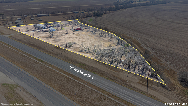 Listing photo id 17 for 3100 Hwy 90 E