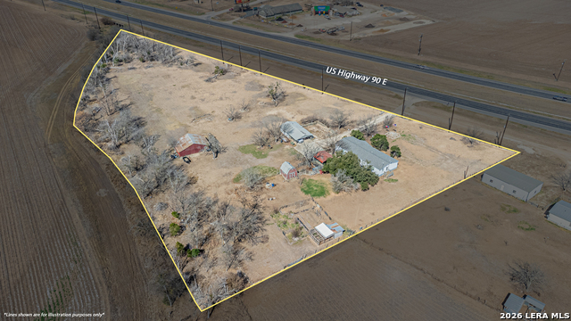 Listing photo id 5 for 3100 Hwy 90 E