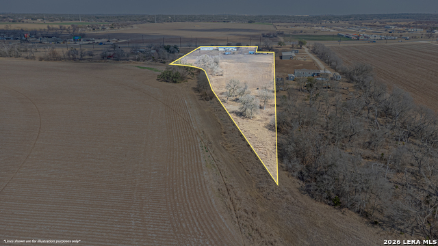 Listing photo id 11 for 3124 Hwy 90 E