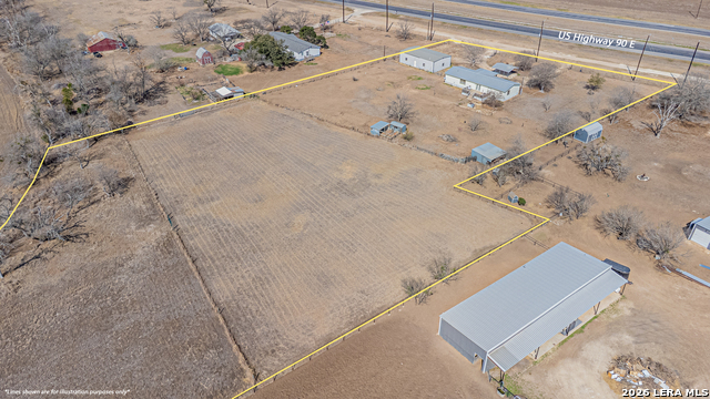 Listing photo id 14 for 3124 Hwy 90 E