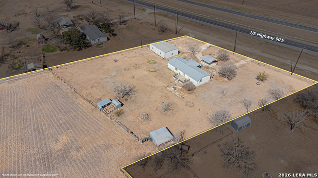 Listing photo id 17 for 3124 Hwy 90 E