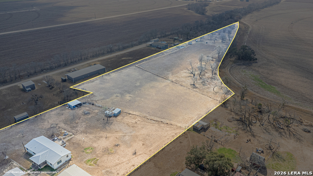 Listing photo id 7 for 3124 Hwy 90 E