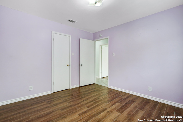 Image 20 of 28 For 5531 Ivanhoe St