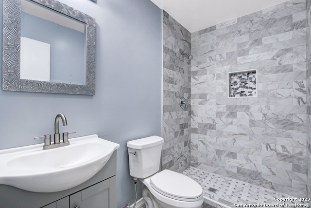 Image 21 of 28 For 5531 Ivanhoe St