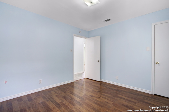 Image 23 of 28 For 5531 Ivanhoe St