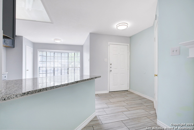 Image 3 of 28 For 5531 Ivanhoe St