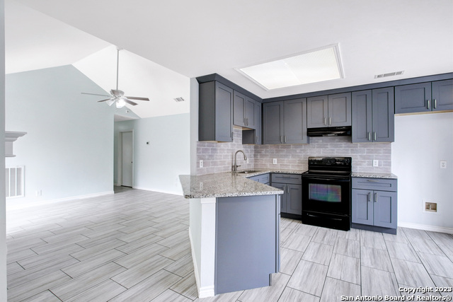 Image 5 of 28 For 5531 Ivanhoe St