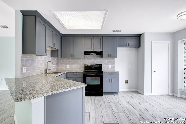 Image 6 of 28 For 5531 Ivanhoe St