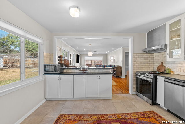 Image 12 of 30 For 221 Seford Dr