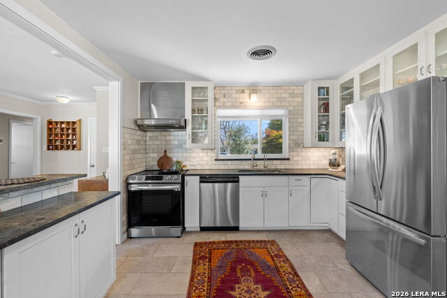 Image 14 of 30 For 221 Seford Dr