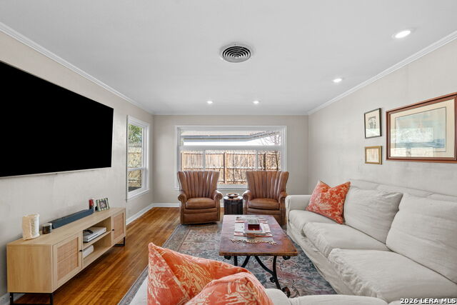 Image 7 of 30 For 221 Seford Dr