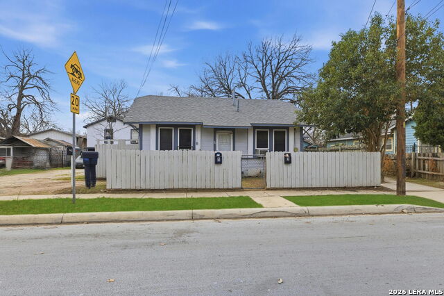 Image 2 of 24 For 214 E Huff Ave