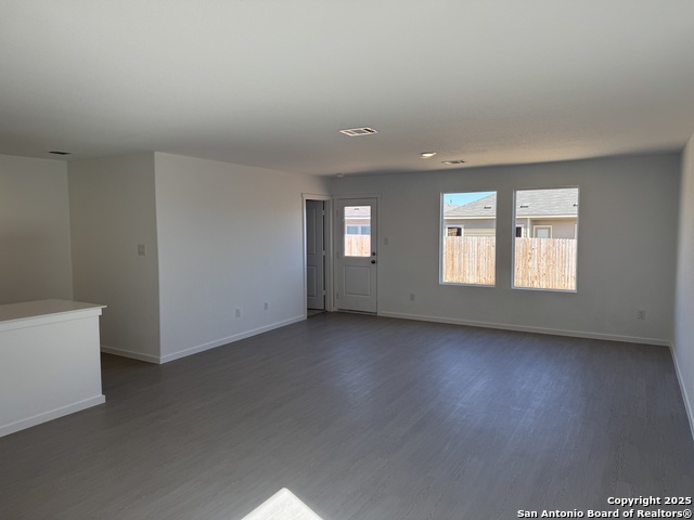 Image 2 of 29 For 9161 Luciano