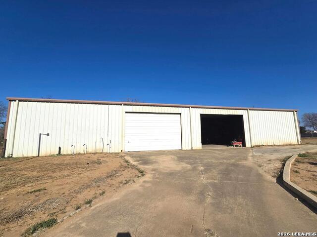 Listing photo id 32 for 18970 Fm 2790 W