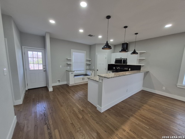 Image 10 of 33 For 319 Burleson