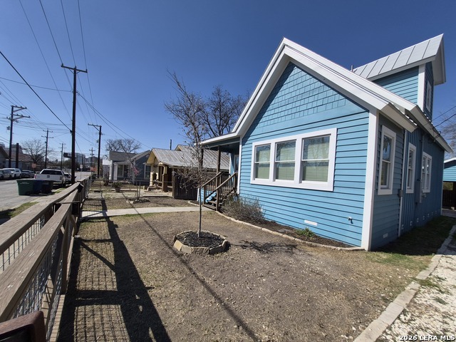 Image 4 of 33 For 319 Burleson