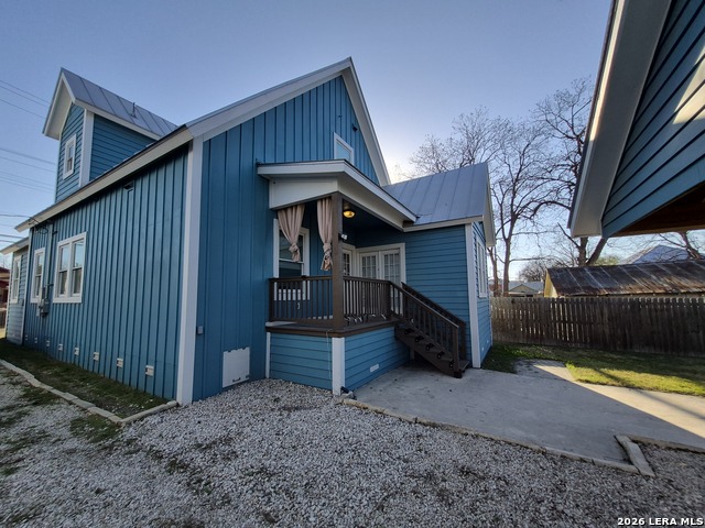 Image 6 of 33 For 319 Burleson