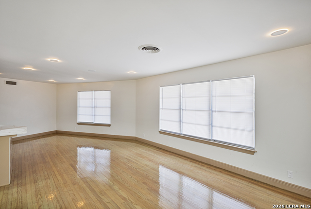 Image 19 of 29 For 351 Northridge