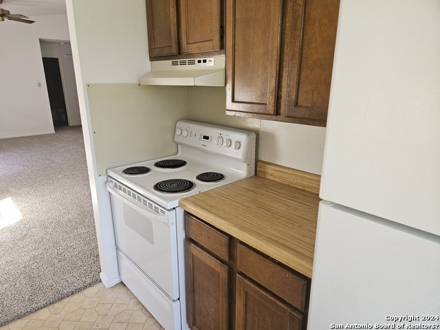 Listing photo id 2 for 5319 Ashbury Dr