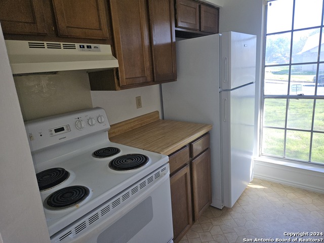 Listing photo id 4 for 5319 Ashbury Dr
