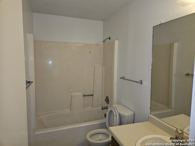Listing photo id 7 for 5319 Ashbury Dr