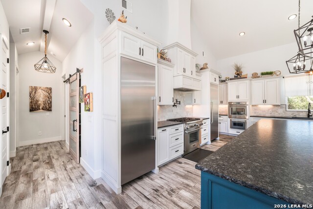 Image 19 of 70 For 452 Wentworth