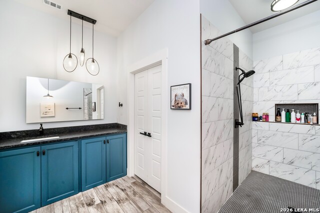 Image 34 of 70 For 452 Wentworth