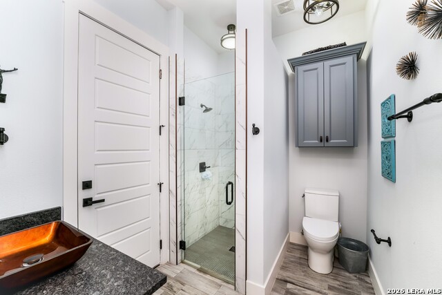 Image 39 of 70 For 452 Wentworth