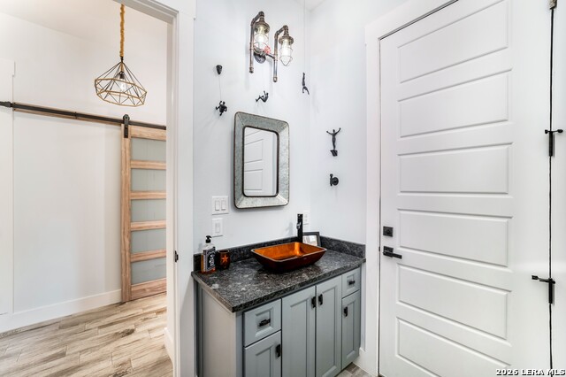 Image 40 of 70 For 452 Wentworth