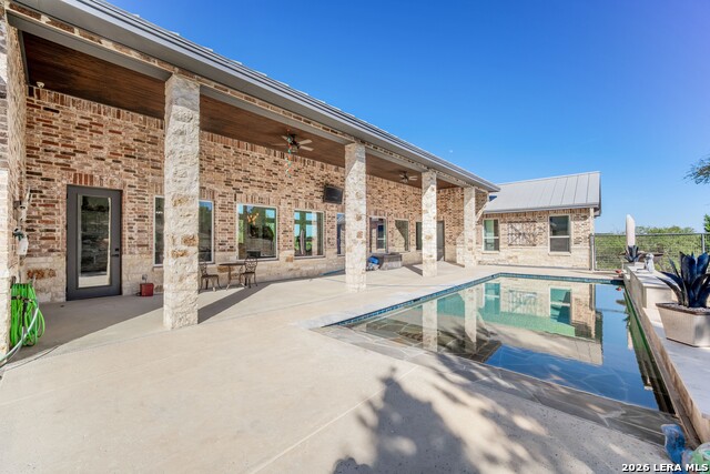 Image 54 of 70 For 452 Wentworth