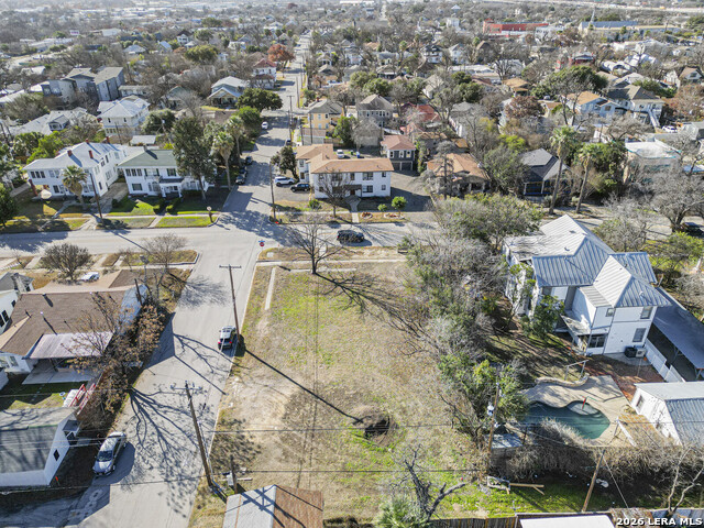 Image 6 of 15 For 1003 Woodlawn Ave W