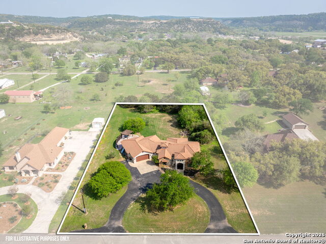 Image 11 of 44 For 851 River Cliff