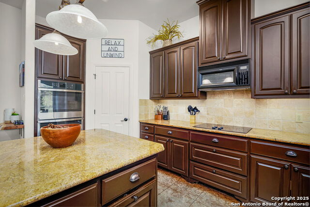 Image 19 of 44 For 851 River Cliff