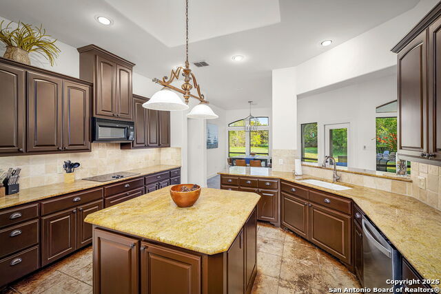 Image 21 of 44 For 851 River Cliff