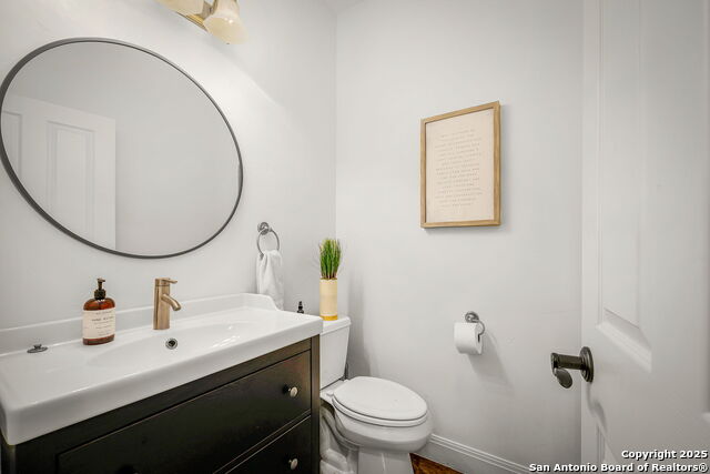 Image 29 of 44 For 851 River Cliff