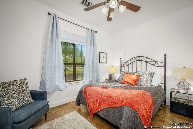 Image 30 of 44 For 851 River Cliff