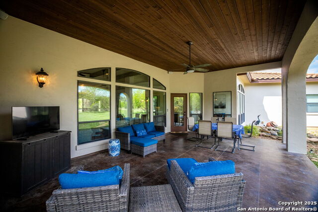 Image 8 of 44 For 851 River Cliff