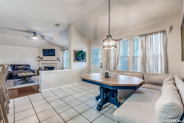 Image 8 of 25 For 1325 Black Oak Dr