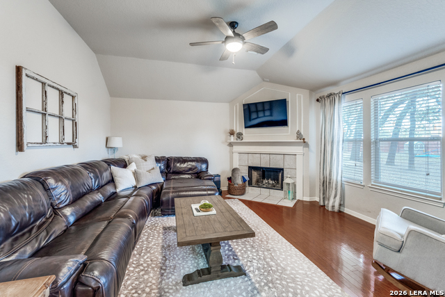 Image 9 of 25 For 1325 Black Oak Dr