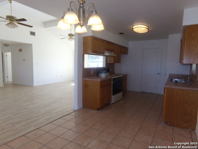 Image 15 of 34 For 10340 Fowler