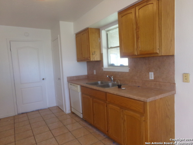 Image 17 of 34 For 10340 Fowler