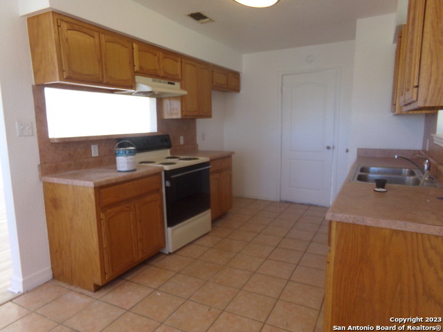 Image 18 of 34 For 10340 Fowler