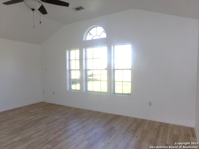 Image 21 of 34 For 10340 Fowler