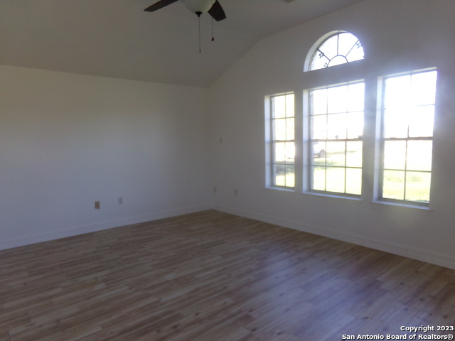 Image 22 of 34 For 10340 Fowler