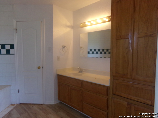 Image 23 of 34 For 10340 Fowler